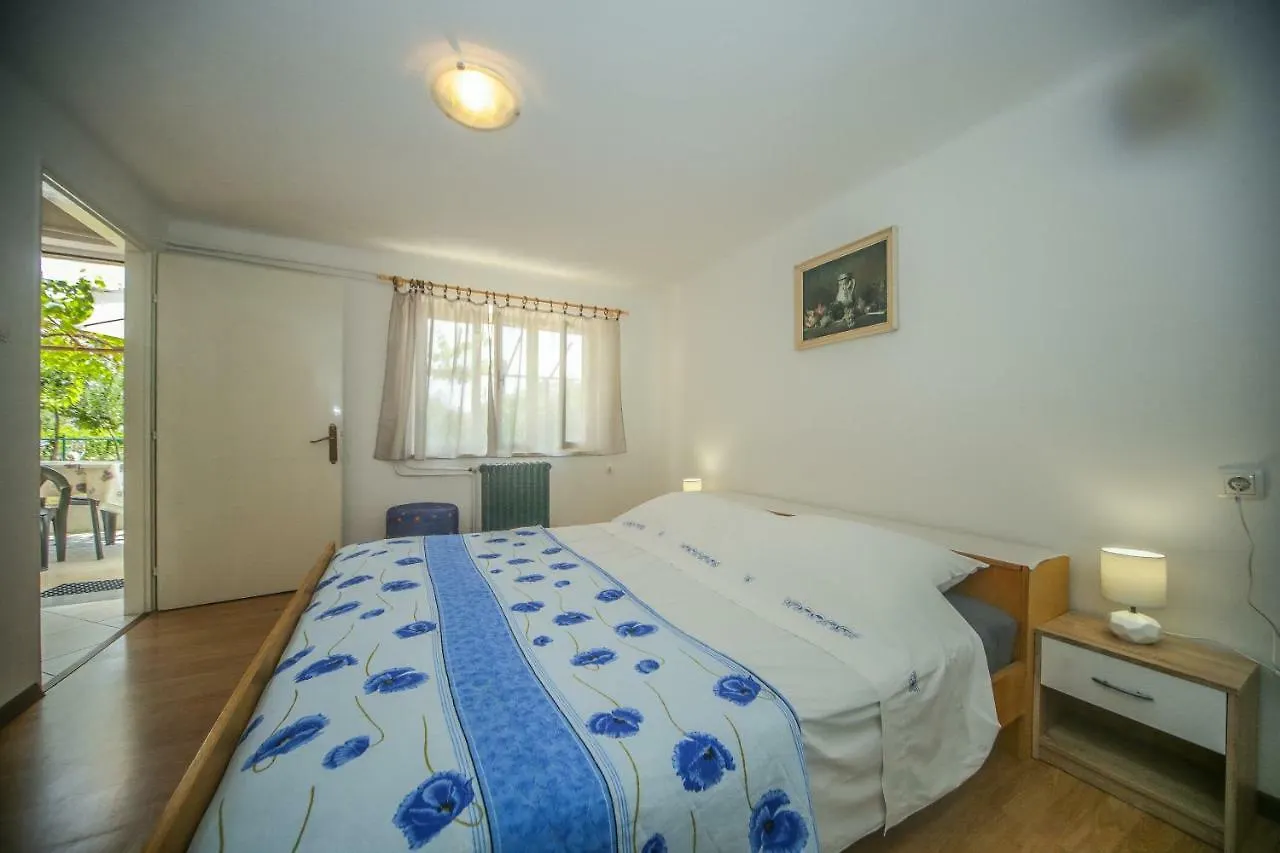 Apartman Ana Lovran 0*,